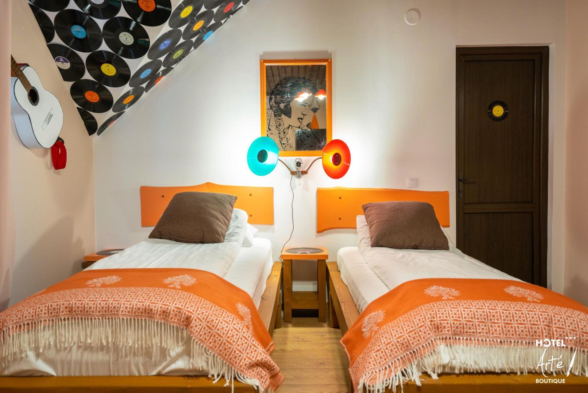 Art'E Boutique Rooms Бэиле-Тушнад Экстерьер фото